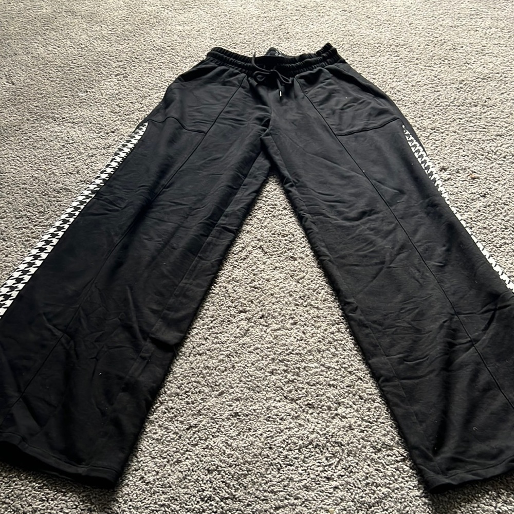 Wide leg joggers. Brand knew